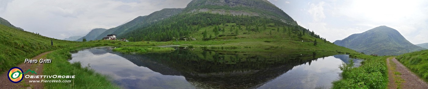 94 Il Laghetto del Passo del Vivione col Monte I Colli che si specchia.jpg